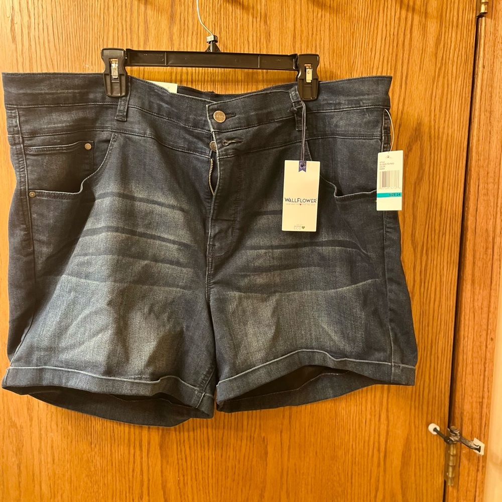NWT Wallflower blue jean shorts. High rise with stretch. Rolled cuff.